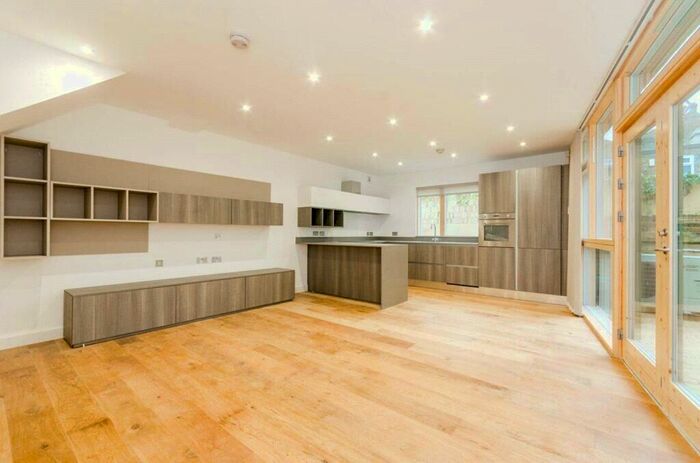 3 Bedroom House To Rent In Moray Mews, Finsbury Park, London, N7