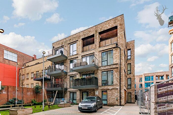 3 Bedroom Maisonette To Rent In Alameda Place, Bow, E3