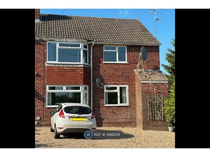 2 Bedroom Maisonette To Rent In Highwood Close, Newbury, RG14