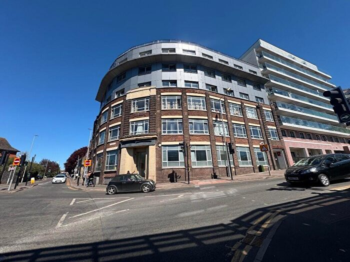 2 Bedroom Apartment To Rent In Midland Road, Luton, Bedfordshire, LU2