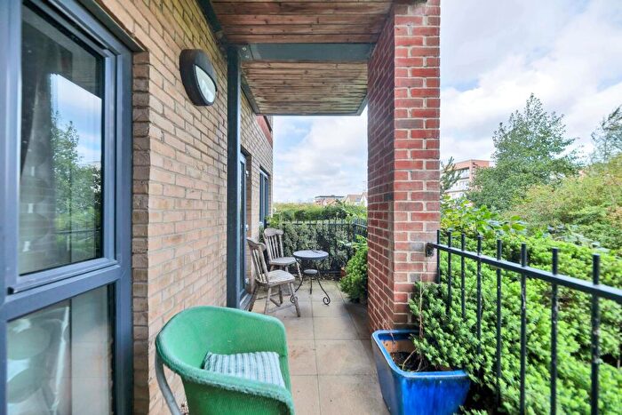 2 Bedroom Apartment For Sale In Atlas Way, Oakgrove, Milton Keynes, MK10