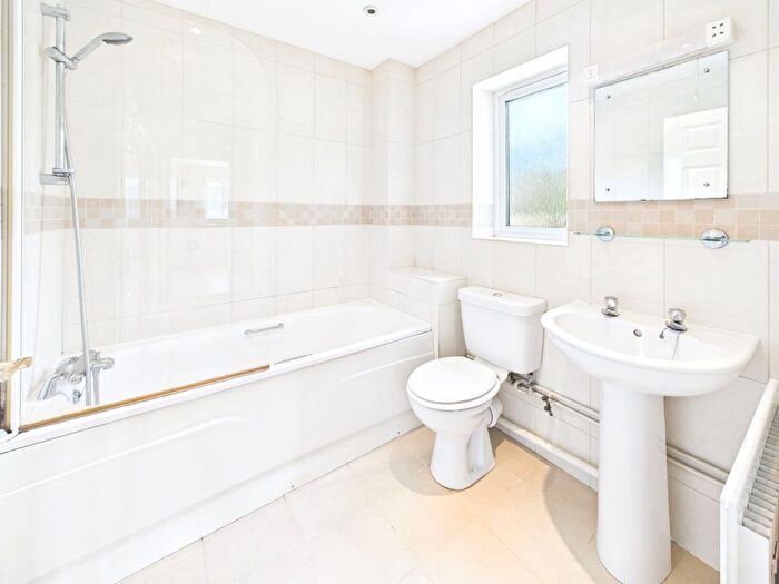 1 Bedroom Flat For Sale In Elm Grove, Milton-Under-Wychwood, Chipping Norton, OX7