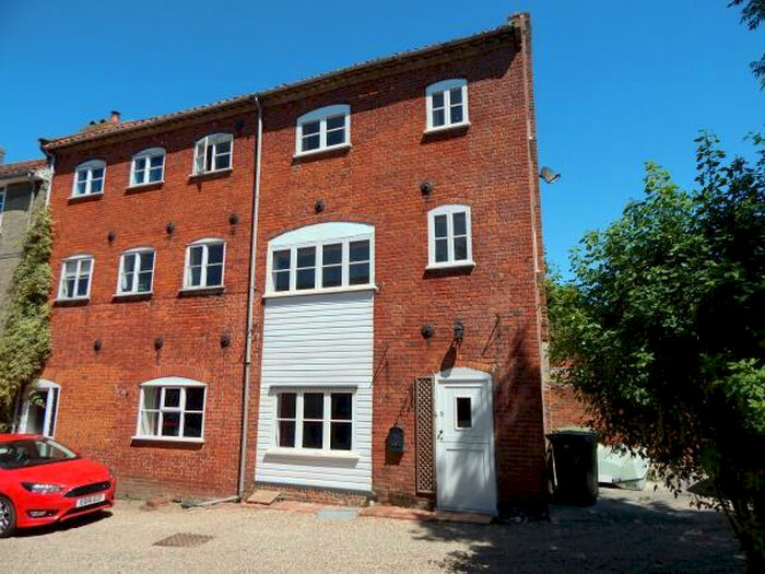 2 Bedroom End Of Terrace House To Rent In Keeleys Yard, Harleston, IP20