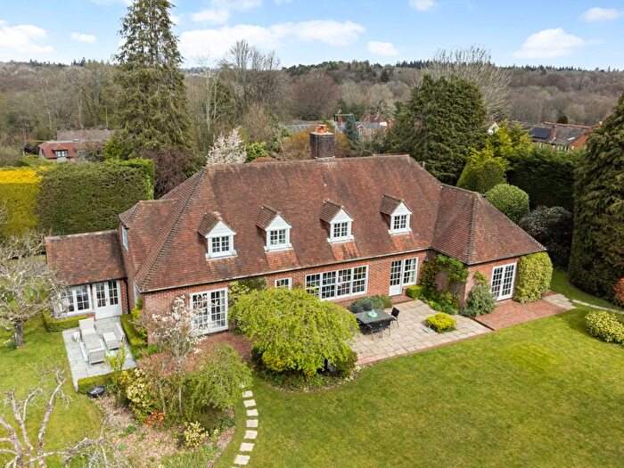 4 Bedroom Country House For Sale In Pantings Lane, Highclere, Newbury, RG20