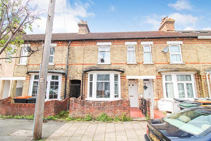 3 Bedroom Terraced House For Sale In Marlborough Road, Queens Park, Bedford, MK40