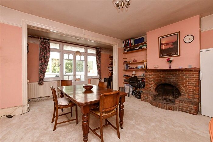 4 Bedroom Semi-Detached House For Sale In Hawthorn Road, Wallington, Surrey, SM6