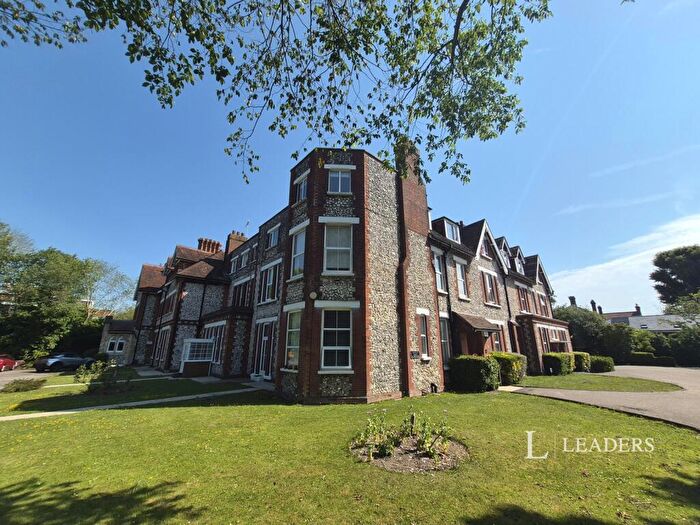 2 Bedroom Flat To Rent In Clovelly, Blackwater Road, Eastbourne, BN21