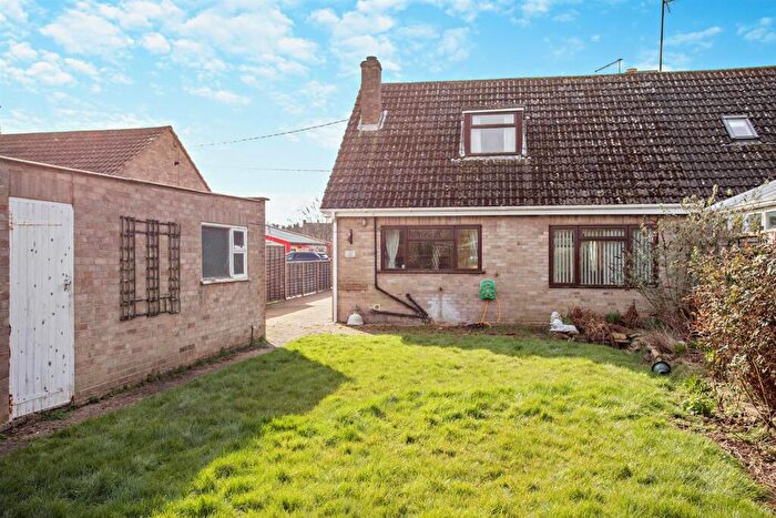 3 Bedroom Semi-Detached House For Sale In School Lane, Warmington, PE8