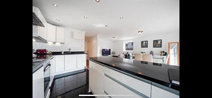 2 Bedroom Flat To Rent In Jardine Road, London, E1W