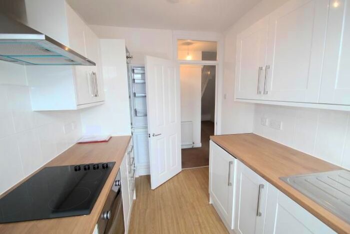 3 Bedroom Flat To Rent In High Street, Orpington, Kent, BR6