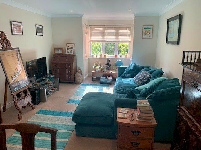 2 Bedroom Flat To Rent In High Road, London, N20