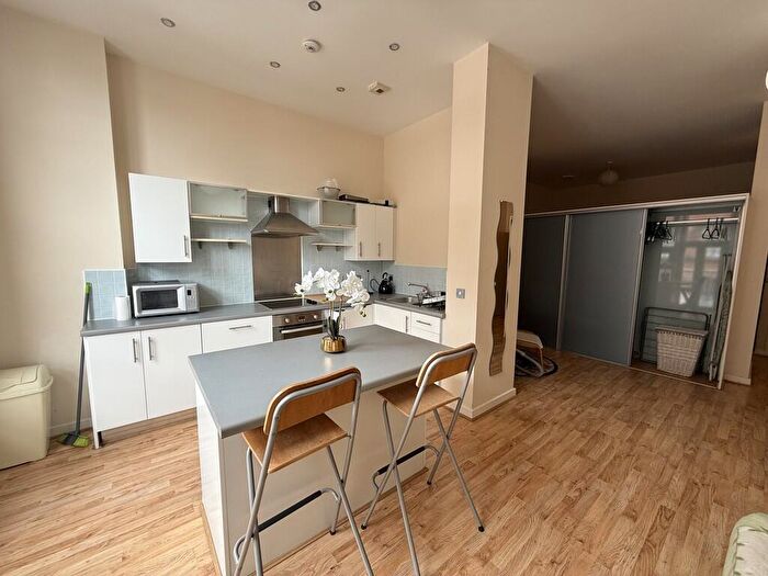 1 Bedroom Apartment To Rent In Platinum Apartments, Jewellery Quarter, B18