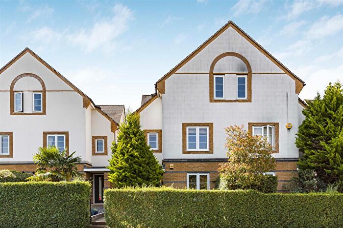 4 Bedroom Semi-Detached House For Sale In Ware Road, Hertford, SG13