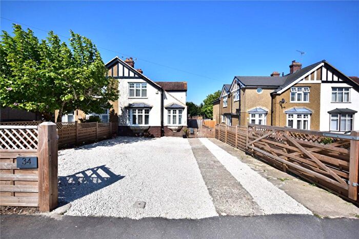 3 Bedroom Semi Detached House For Sale In Maple Avenue, Maidstone, Kent, ME16