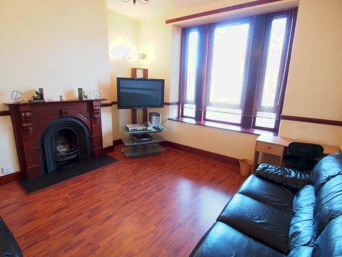 2 Bedroom Flat To Rent In Whitehall Road, Left, AB25