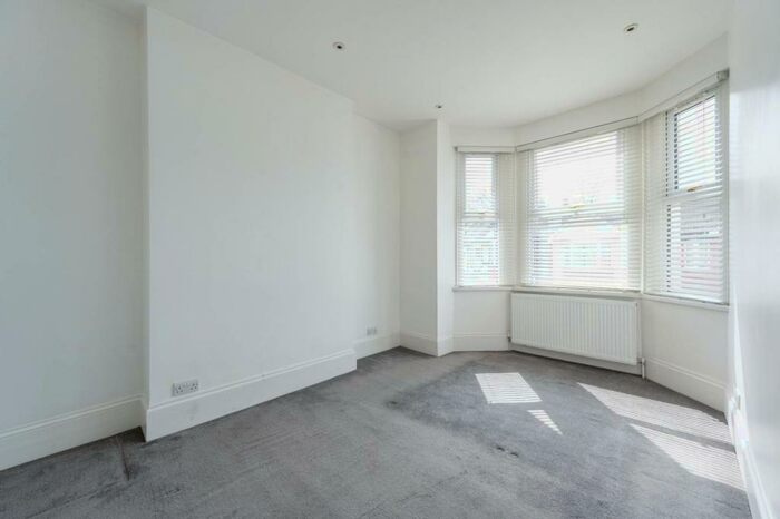 3 Bedroom Maisonette To Rent In Melfort Road, Thornton Heath, CR7