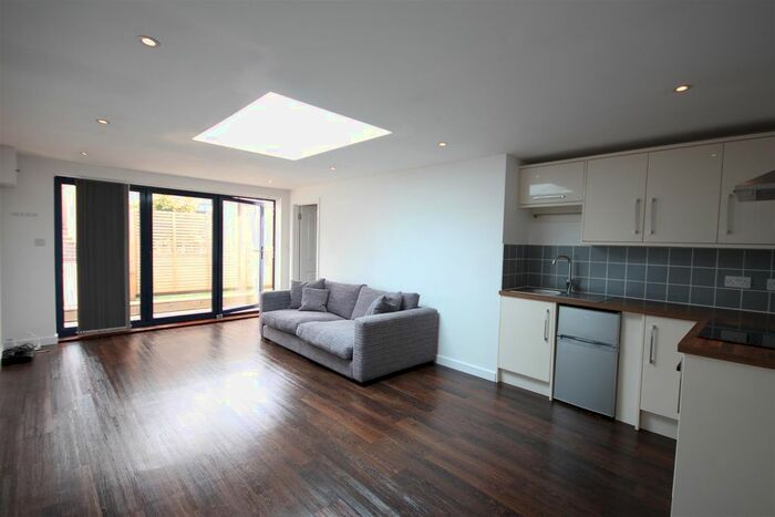 Studio To Rent In Greenfield Crescent, BN1