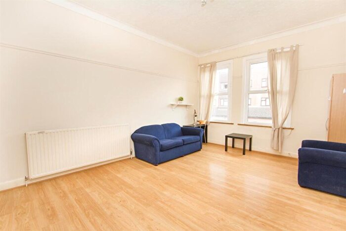 5 Bedroom Apartment To Rent In Parson Street, Hendon, London, NW4