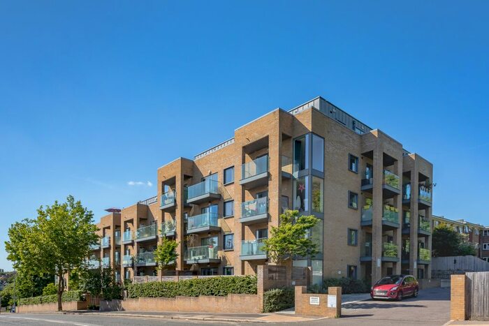 1 Bedroom Flat To Rent In Park House, Old Shoreham Road, Hove, BN3