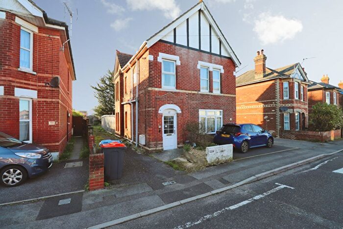 2 Bedroom Flat For Sale In Freehold Garden Flat In Bemister Road, Bournemouth, BH9