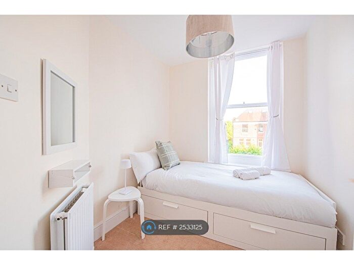 2 Bedroom Flat To Rent In Canfiled Gardens, London, NW6