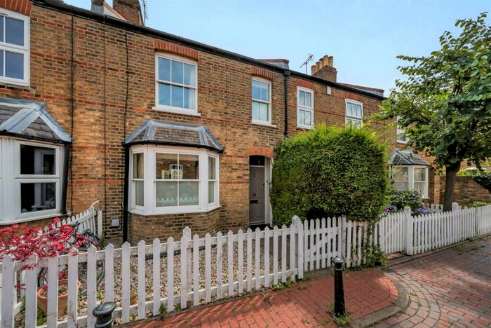 3 Bedroom House To Rent In Garfield Place, Windsor, SL4