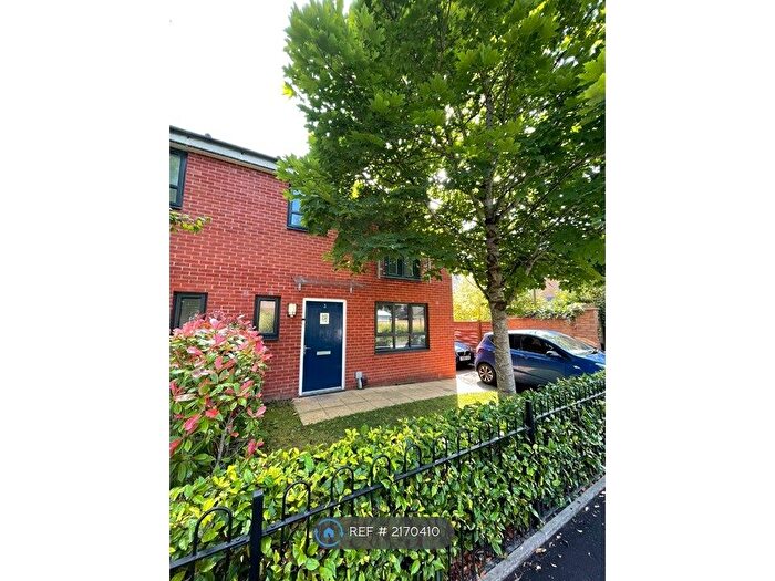 3 Bedroom Semi-Detached House To Rent In River View Drive, Salford, M7