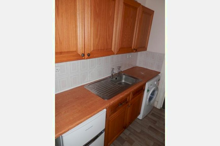 Studio To Rent In Stirling Road, Edgbaston, Birmingham, B16