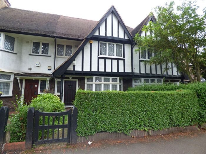 4 Bedroom Terraced House To Rent In Queens Drive, London, W3