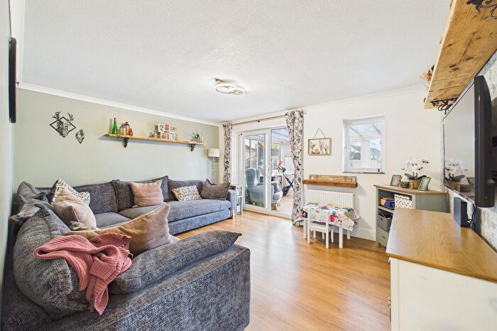 3 Bedroom Semi-Detached House For Sale In Harwood Avenue, Thetford, IP24