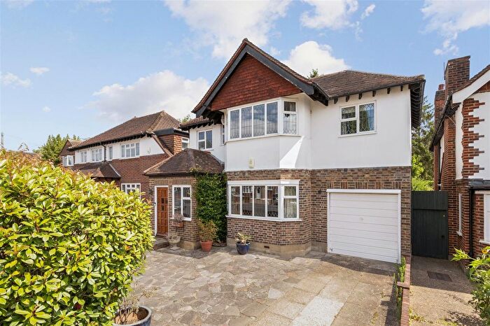 4 Bedroom Detached House For Sale In High Drive, New Malden, KT3