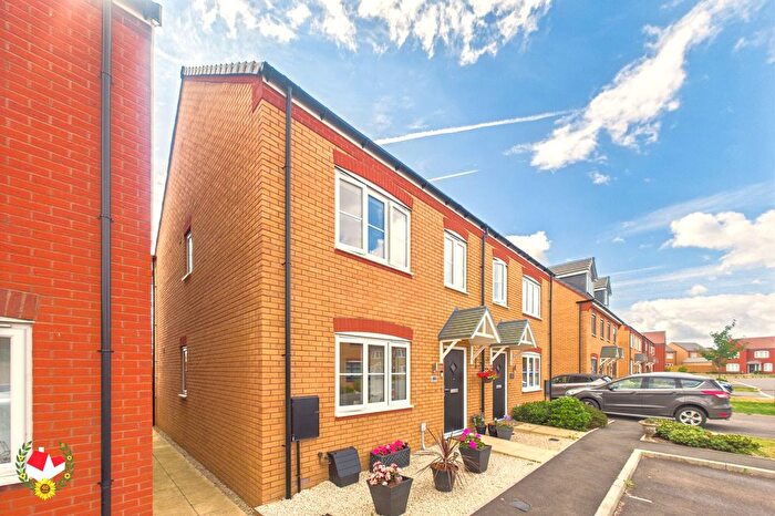 3 Bedroom End Of Terrace House For Sale In Carbonel Close, Hardwicke, GL2