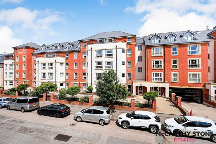 1 Bedroom Apartment For Sale In Martello Court, Jevington Gardens, Eastboure, BN21