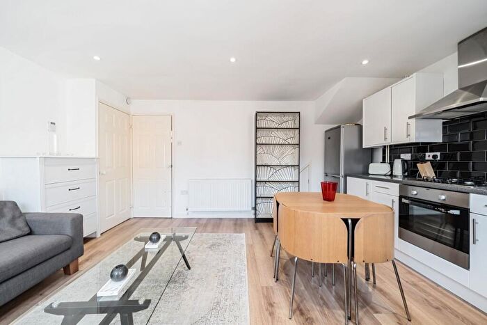 2 Bedroom Apartment To Rent In Lime Close, Wapping, E1W
