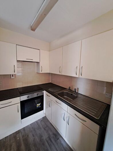 1 Bedroom Flat To Rent In York Road, Weybridge, KT13