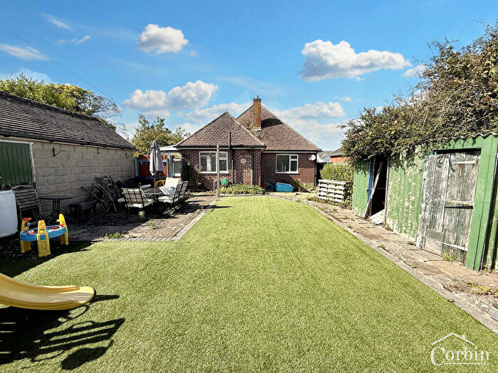 2 Bedroom Chalet For Sale In Kinson Road, Bournemouth, BH10