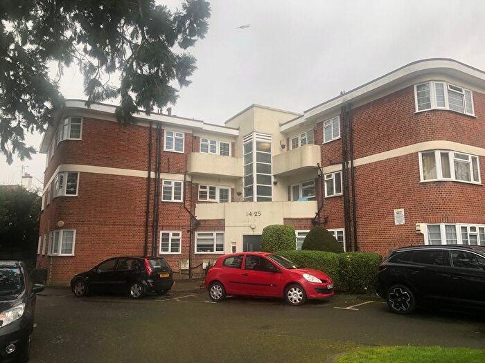 2 Bedroom Flat To Rent In Benhill Wood Road, Sutton, SM1
