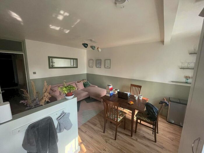 2 Bedroom Flat To Rent In Lambeth Walk, Kennington, London, SE11