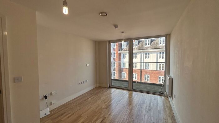1 Bedroom Flat To Rent In Norfolk House, Brookmill Road, Deptford, London, Hl, SE8