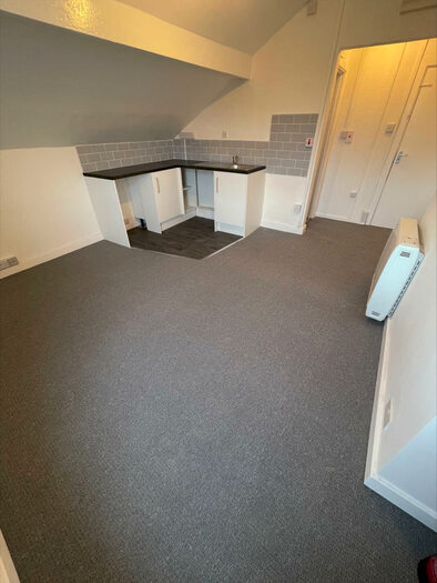 Studio To Rent In Fairford Avenue, Leeds, West Yorkshire, LS11