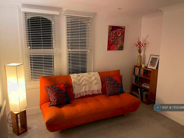 2 Bedroom Flat To Rent In Underhill Road, London, SE22