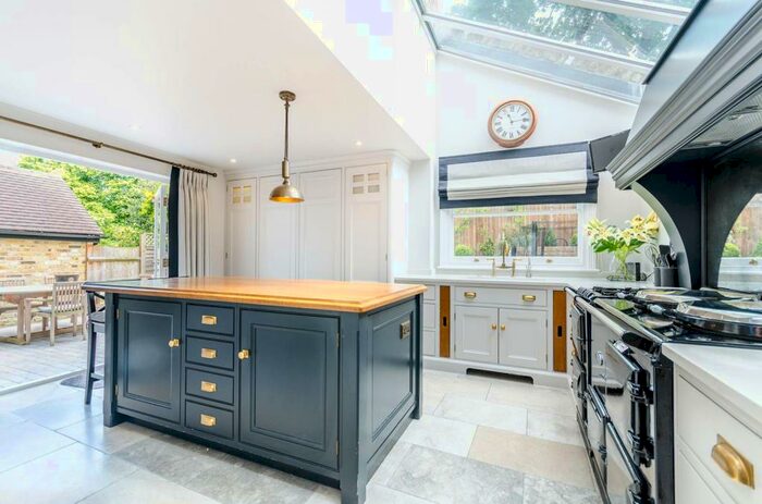 5 Bedroom Semi-Detached House To Rent In Boyne Road, Lewisham, London, SE13