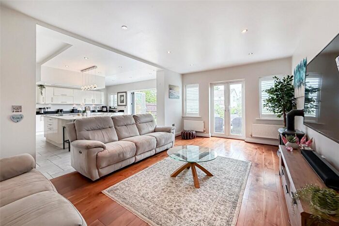 4 Bedroom Detached House For Sale In Common Road, Kensworth, Bedfordshire, LU6