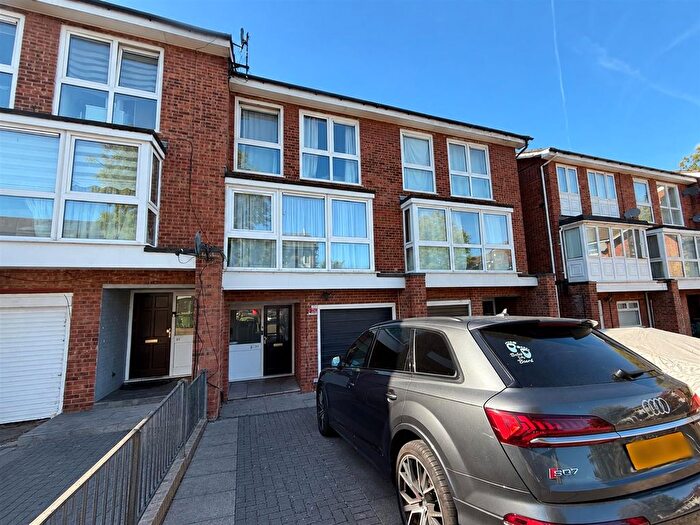 4 Bedroom Terraced House For Sale In Hungerdown, London, E4