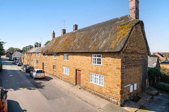 3 Bedroom Cottage For Sale In High Street, Banbury, OX15