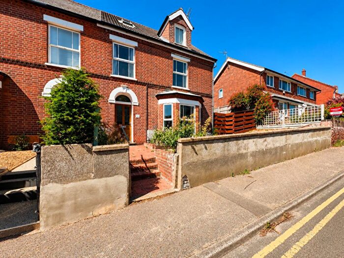 2 Bedroom Flat To Rent In Cliff Road, Sheringham, NR26
