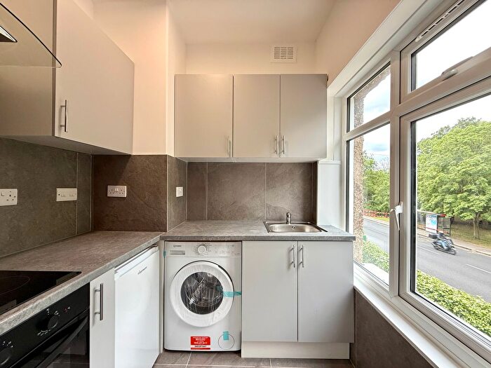 Studio To Rent In East End Road, London, N2