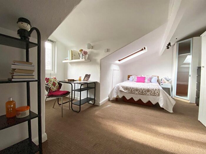 7 Bedroom Terraced House To Rent In Ash Grove, Hyde Park, Leeds, LS6