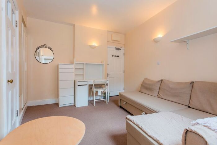 1 Bedroom Flat To Rent In West Street, Buckingham, Buckingham, Bucks, MK18