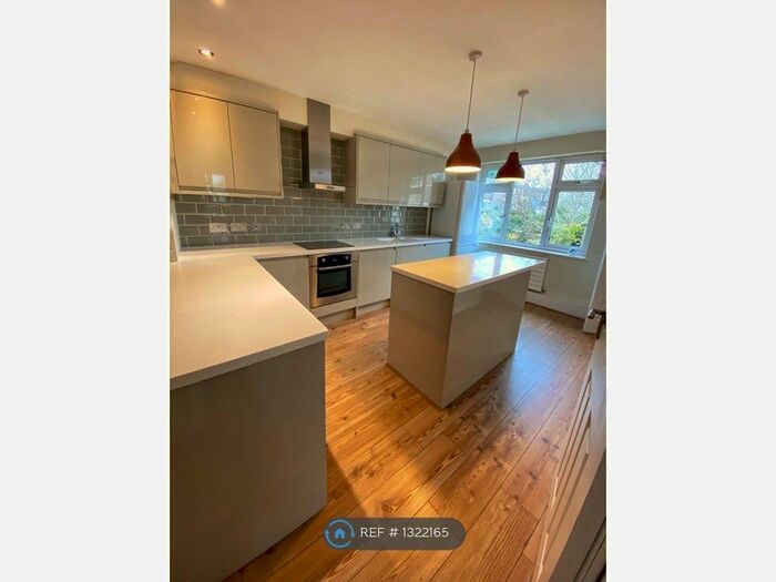 3 Bedroom Maisonette To Rent In Haynes Close, London SE3